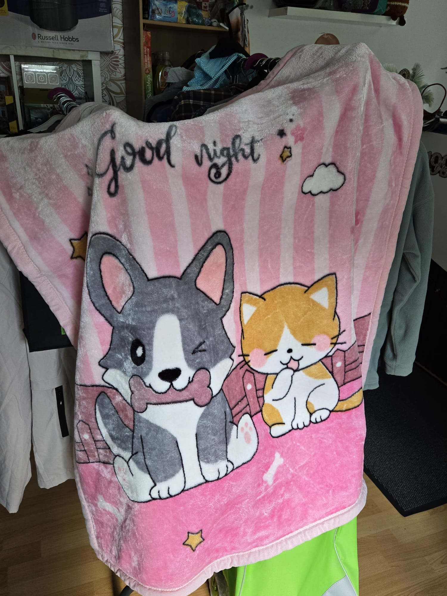 Flauschige Decke mit Tasche